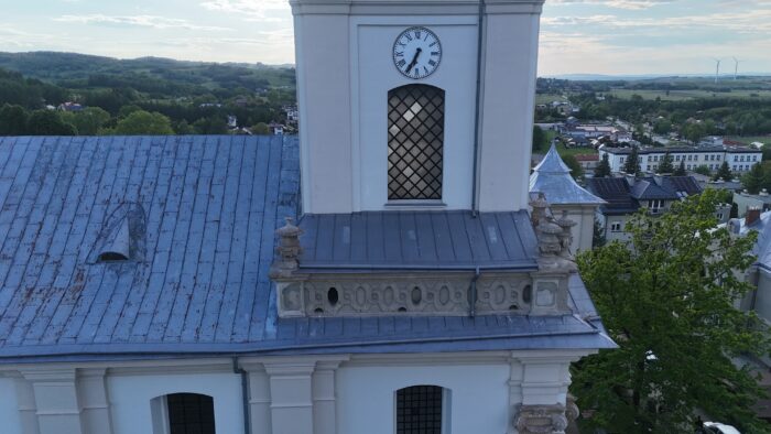 Renowacja, malowanie, czyszczenie kościoła