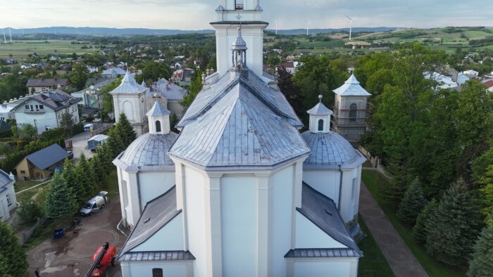 Renowacja, malowanie, czyszczenie kościoła