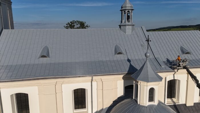 Renowacja, malowanie, czyszczenie kościoła